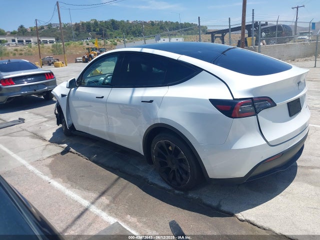 2022 TESLA MODEL Y 7SAYGDEE6NF481300 Photo 2