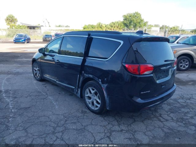 2017 CHRYSLER PACIFICA 2C4RC1BG7HR667857 Photo 2