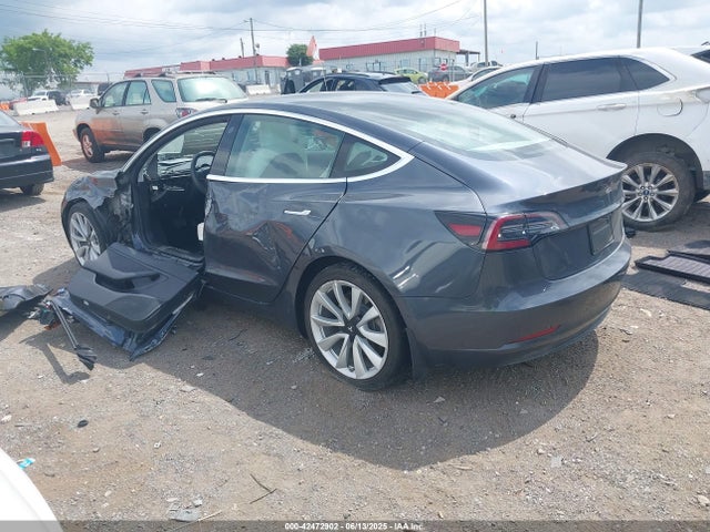 2019 TESLA MODEL 3 5YJ3E1EA7KF529830 Photo 2