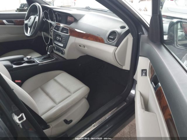 2013 MERCEDES-BENZ C 250 WDDGF4HBXDA869284 Photo 4