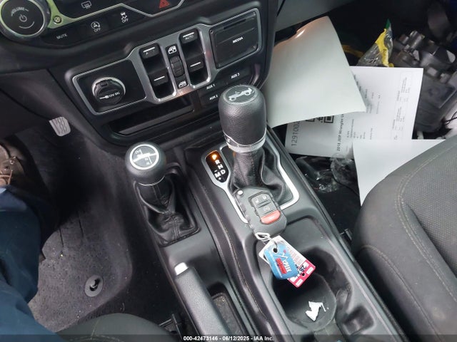 1C4HJXDG7JW235946 Jeep Wrangler