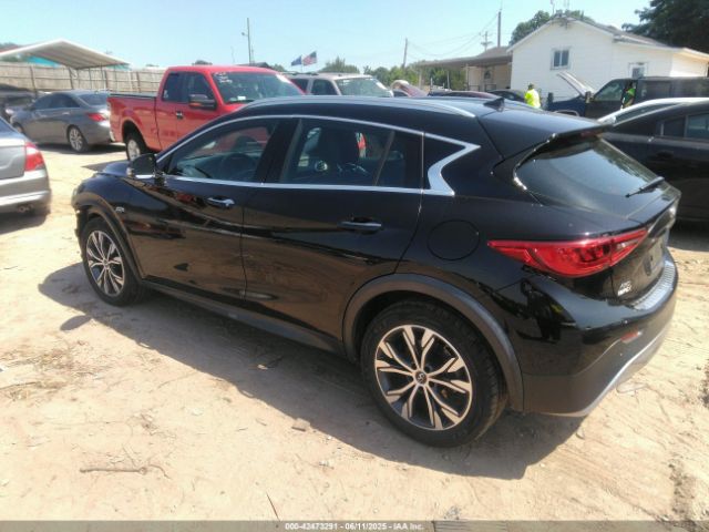 2017 INFINITI QX30 SJKCH5CR0HA020653 Photo 2