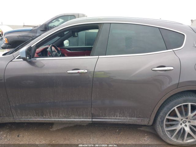 ZN661YUSXHX247660 Maserati LEVANTE S