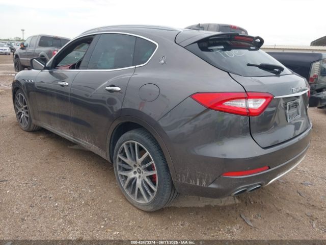 2017 MASERATI LEVANTE ZN661YUSXHX247660 Photo 2