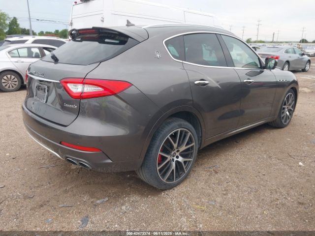 2017 MASERATI LEVANTE ZN661YUSXHX247660 Photo 3
