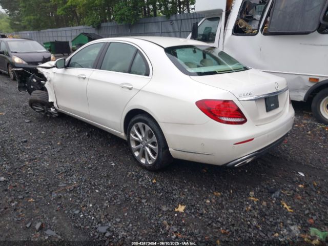 2017 MERCEDES-BENZ E 300 WDDZF4KB5HA187761 Photo 2