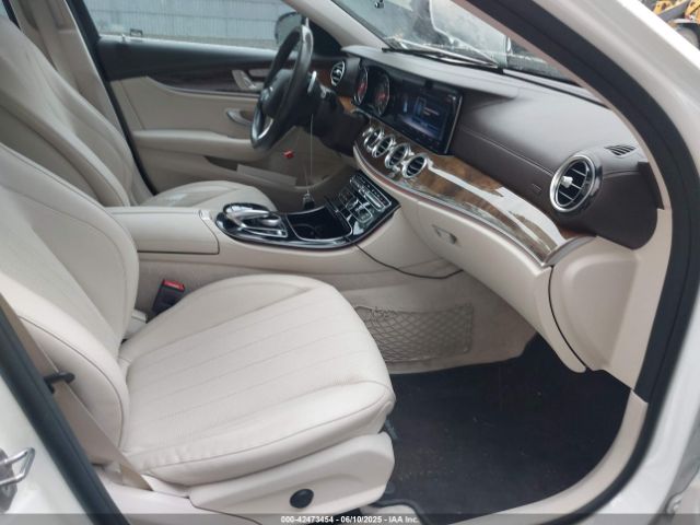 2017 MERCEDES-BENZ E 300 WDDZF4KB5HA187761 Photo 4