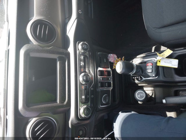 1C4HJXDG7MW856138 Jeep 2021