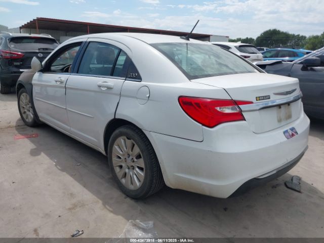 2013 CHRYSLER 200 1C3CCBABXDN636194 Photo 2