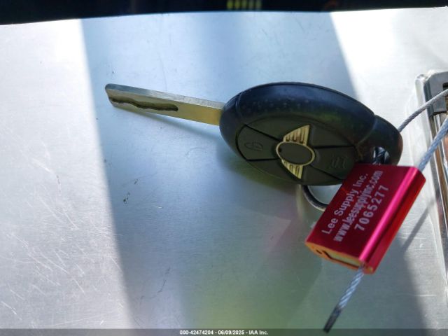 2006 MINI COOPER S WMWRE33596TJ35502 Photo 10