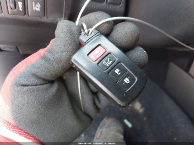 2T3RFREV2JW738510 Toyota Rav4 Adventure/xle