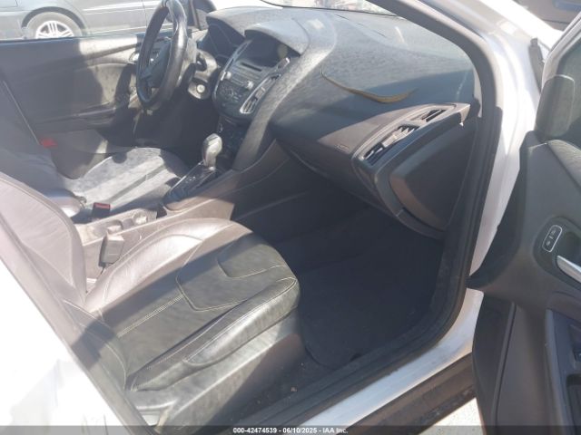1FADP3K28FL287307 Ford FOCUS SE