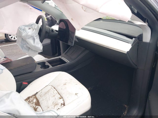 2024 TESLA MODEL Y 7SAYGDEE8RA228241 Photo 4
