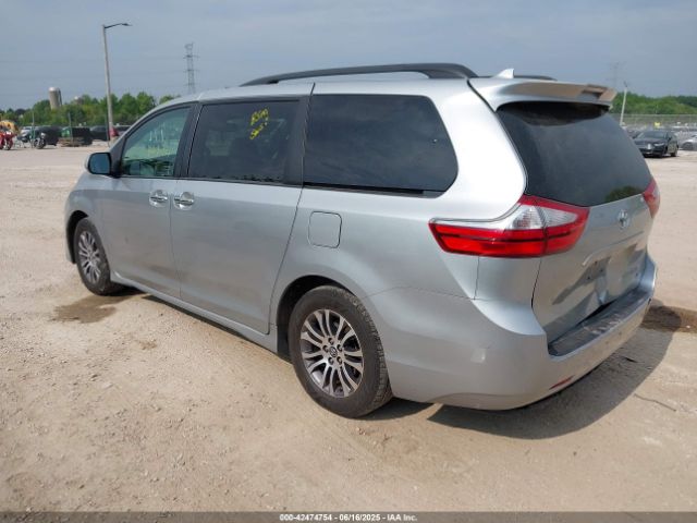 2019 TOYOTA SIENNA 5TDYZ3DC2KS986808 Photo 2