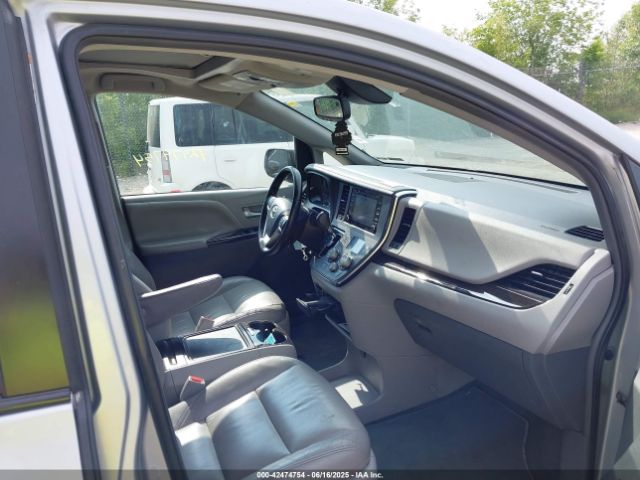 2019 TOYOTA SIENNA 5TDYZ3DC2KS986808 Photo 4