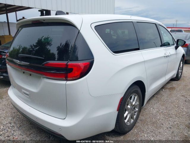 2024 CHRYSLER PACIFICA 2C4RC1BG2RR149902 Photo 3
