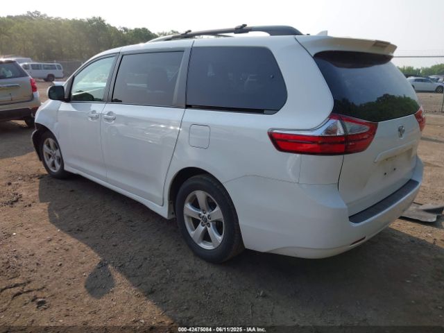 2019 TOYOTA SIENNA 5TDKZ3DC4KS008154 Photo 2