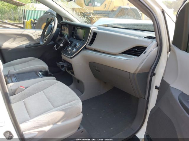 2019 TOYOTA SIENNA 5TDKZ3DC4KS008154 Photo 4