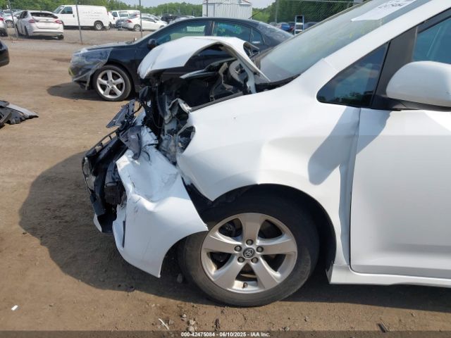 2019 TOYOTA SIENNA 5TDKZ3DC4KS008154 Photo 5