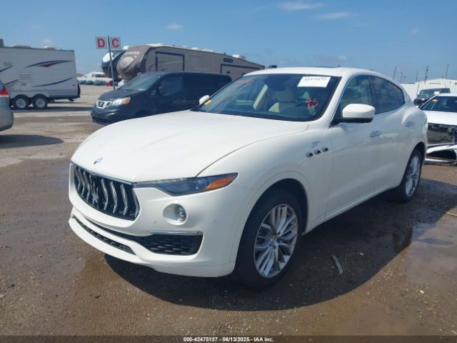2022 MASERATI LEVANTE ZN661XUA6NX400578 Photo 1
