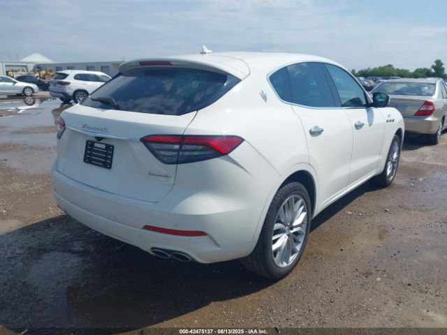 2022 MASERATI LEVANTE ZN661XUA6NX400578 Photo 3