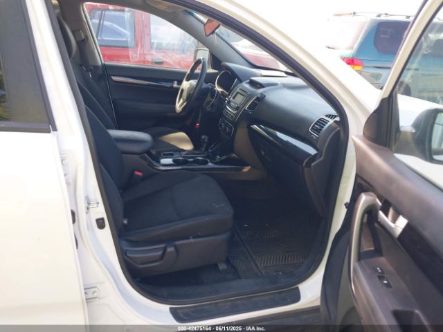5XYKTDA72FG598873 KIA Sorento Lx V6