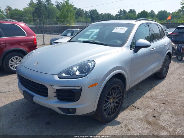 Porsche Cayenne 2018 WP1AA2A24JKA07227 Image 2