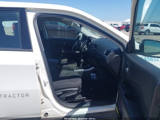 3C4NJCAB1JT151695 Jeep 2018