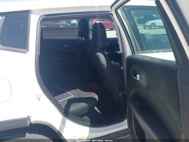 3C4NJCAB1JT151695 Jeep 2018