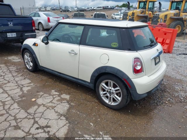 2011 MINI COOPER WMWSU3C5XBTX95546 Photo 2