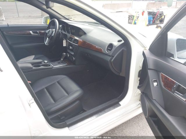 WDDGF4HB4ER309909 Mercedes-Benz C 250 Luxury/sport