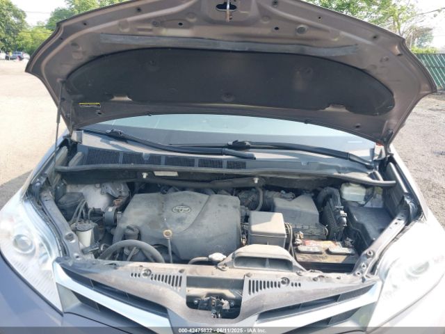 5TDYZ3DC1KS016206 Toyota Sienna Xle 8 Passenger