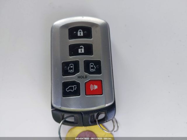 5TDYZ3DC1KS016206 Toyota Sienna Xle 8 Passenger