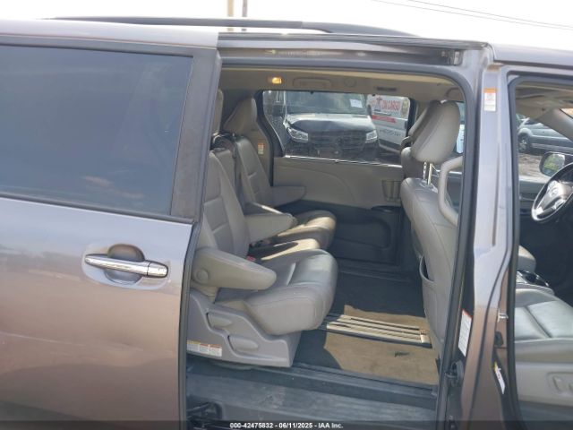 5TDYZ3DC1KS016206 Toyota Sienna Xle 8 Passenger