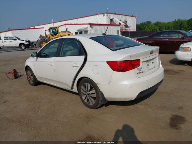 2013 KIA FORTE KNAFU4A22D5665767 Photo 2