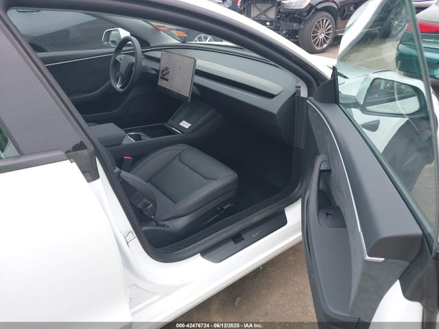 2025 TESLA MODEL 3 5YJ3E1EB5SF893625 Photo 4