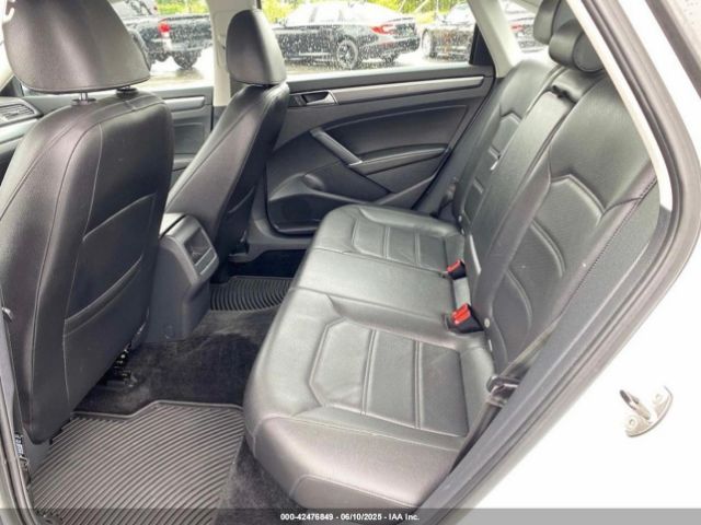 1VWDT7A37HC046443 Volkswagen Passat 1.8t R-line