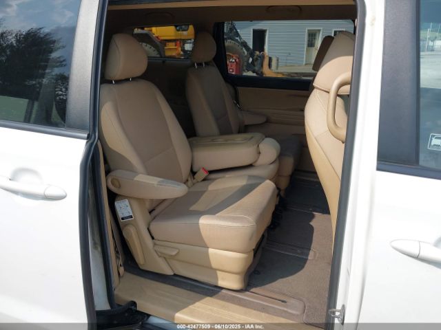 KNDMB5C16G6125279 KIA SEDONA LX