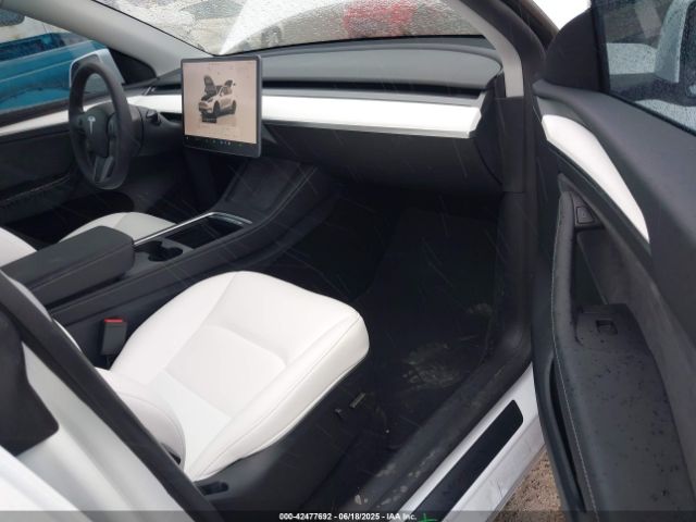 7SAYGAEE5SF231959 Tesla Model Y