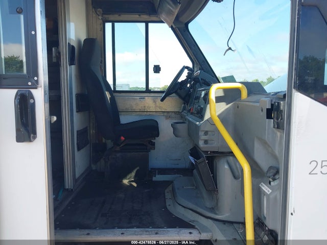 Продажа на аукционе авто 2013 Isuzu Commercial Van, vin: JALB4T178D7W00903, номер лота: 42478526