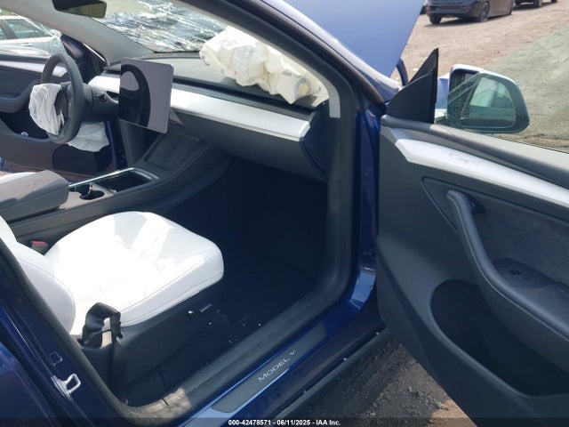 2023 TESLA MODEL Y 7SAYGDEE0PF798850 Photo 4
