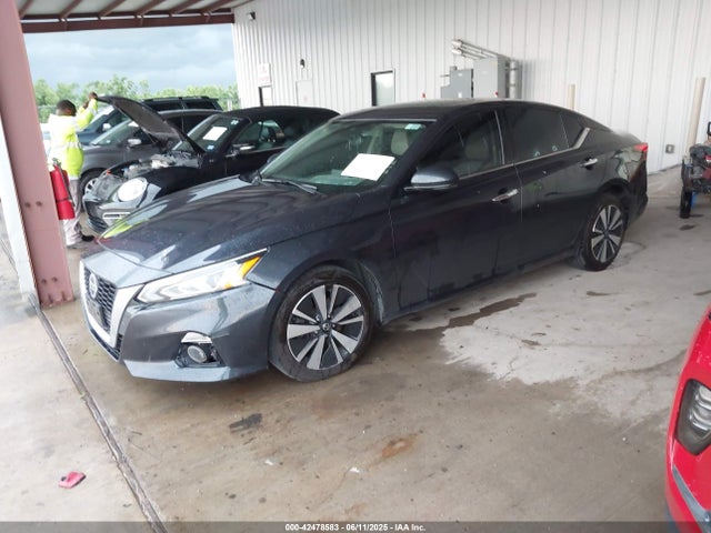 Nissan 2020 2020 1N4BL4EV1LC162255 Image 2