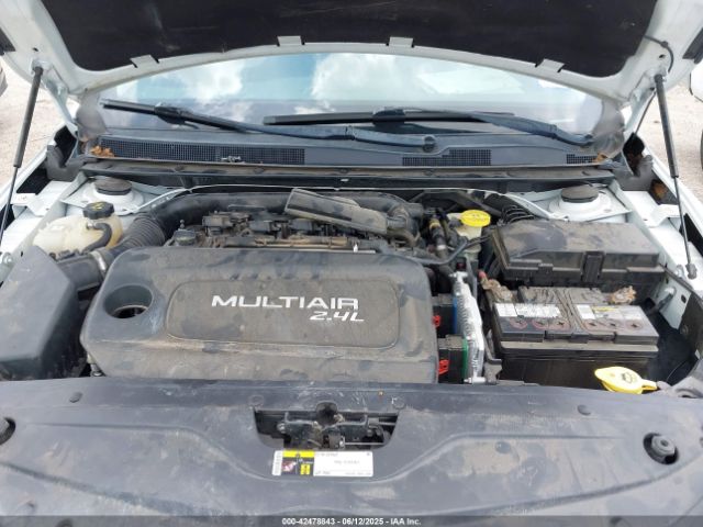 1C3CCCAB9GN111704 Chrysler 2016