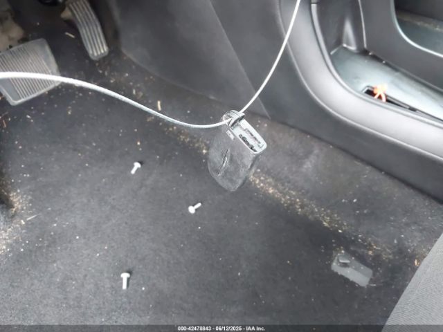 1C3CCCAB9GN111704 Chrysler 2016