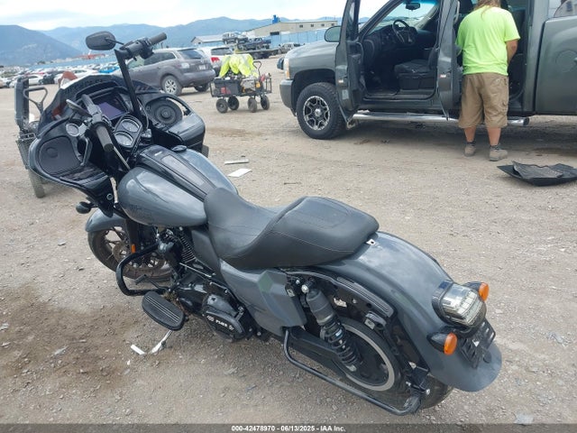 2022 HARLEY-DAVIDSON FLTRXST 1HD1ACL18NB602937 Photo 2