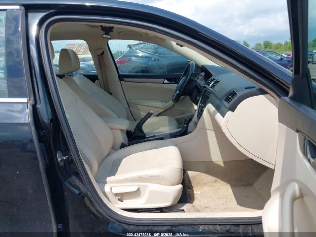 1VWBT7A38EC039956 Volkswagen Passat 1.8t Se