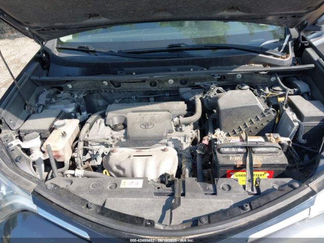 JTMZFREVXJJ162065 Toyota RAV4 LE