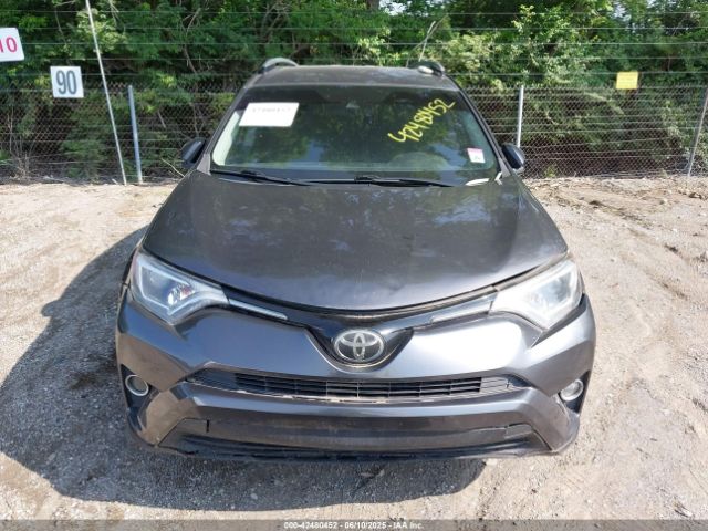 JTMZFREVXJJ162065 Toyota RAV4 LE