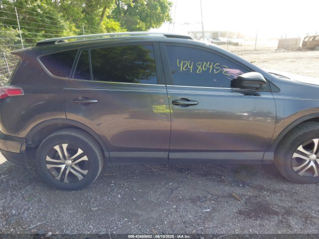 JTMZFREVXJJ162065 Toyota RAV4 LE