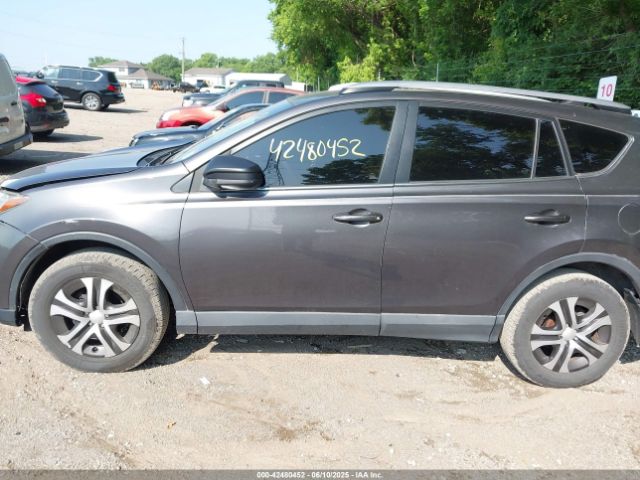 JTMZFREVXJJ162065 Toyota RAV4 LE